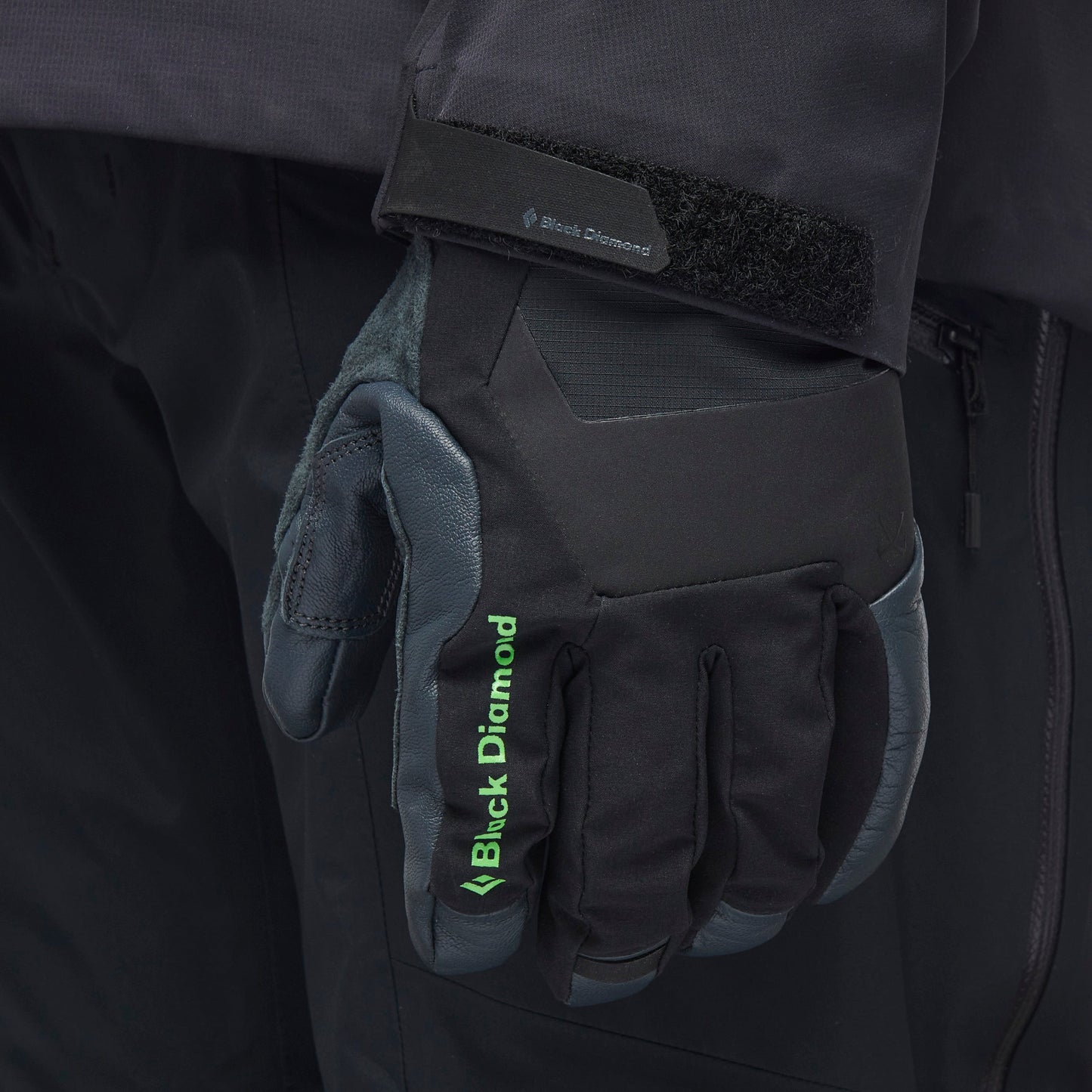 Punisher Gloves | Black Diamond Featured